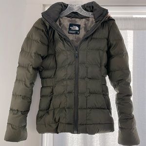Last chance ⭐️ Women's North Face Olive Green Puffer Jacket, Size XS